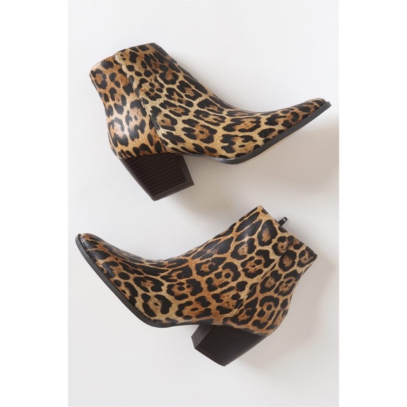 Lulus Shoes - SOLD 🚨Lulus Leopard Print Pointed Toe Ankle Booties